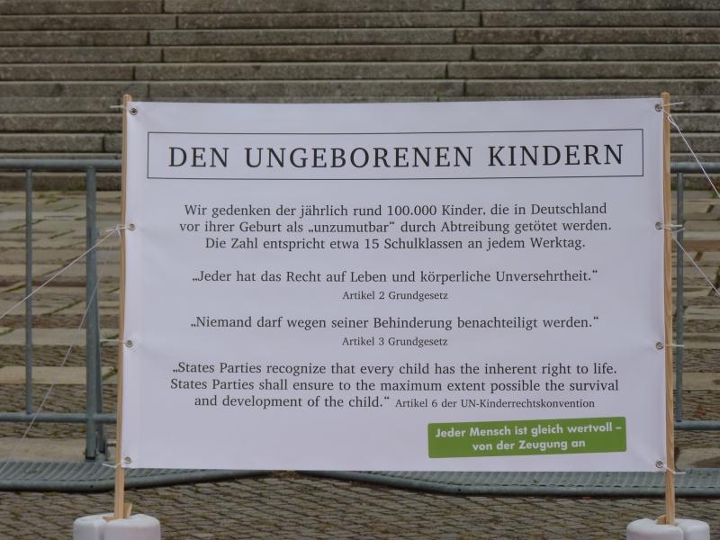 fundichristenschild vor dem bschlandtag treppe