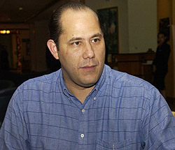 Dr. Roland Valenzuela