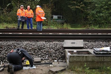 Betroffen war nach Angaben der Bahn der Abschnitt zwischen Berlin-Spandau und Hennigsdorf. Dort fuhren die Regionalzüge der Linien RE 4, RE 6, RB 10 und RB 14 zwischen Spandau - Nauen/Hennigsdorf nicht, Betroffen war nach Angaben der Bahn der Abschnitt zwischen Berlin-Spandau und Hennigsdorf. Dort fuhren die Regionalzüge der Linien RE 4, RE 6, RB 10 und RB 14 zwischen Spandau - Nauen/Hennigsdorf nicht,