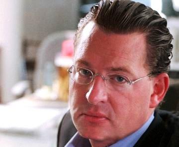 Verschwiegenheit gilt in der Burschenschaft als hohes Gut. Einer der wenigen Geouteten ist Bild-Chefredakteur Kai Diekmann. Er trat während seiner Bundeswehrzeit in Münster der Burschenschaft Franconia als Fux bei (...). Ebenfalls gute Verbindungen hat... Verschwiegenheit gilt in der Burschenschaft als hohes Gut. Einer der wenigen Geouteten ist Bild-Chefredakteur Kai Diekmann. Er trat während seiner Bundeswehrzeit in Münster der Burschenschaft Franconia als Fux bei (...). Ebenfalls gute Verbindungen hat...