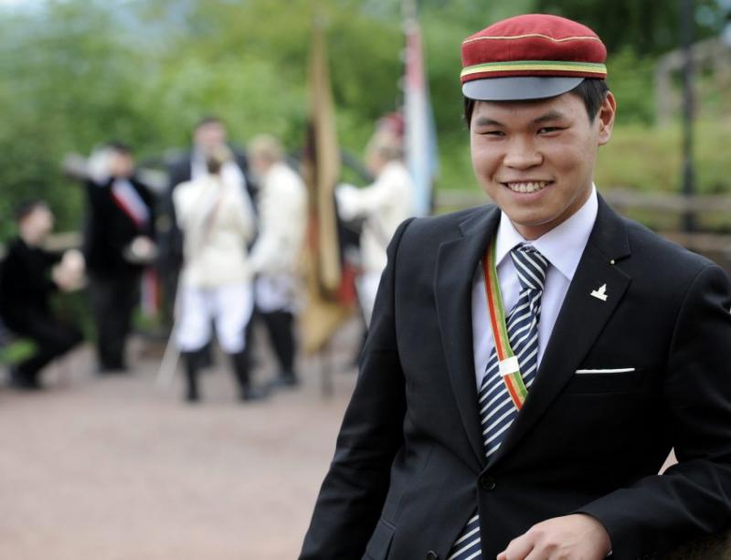 Auslöser des Machtkampfs waren Anträge rechtsextremer Bünde, die Hansea Mannheim aus dem Dachverband auszuschließen. Grund: Sie hatte mit Kai Ming Au einen chinesischstämmigen Deutschen aufgenommen. Au: "Wir haben den Kampf verloren." Auslöser des Machtkampfs waren Anträge rechtsextremer Bünde, die Hansea Mannheim aus dem Dachverband auszuschließen. Grund: Sie hatte mit Kai Ming Au einen chinesischstämmigen Deutschen aufgenommen. Au: "Wir haben den Kampf verloren."