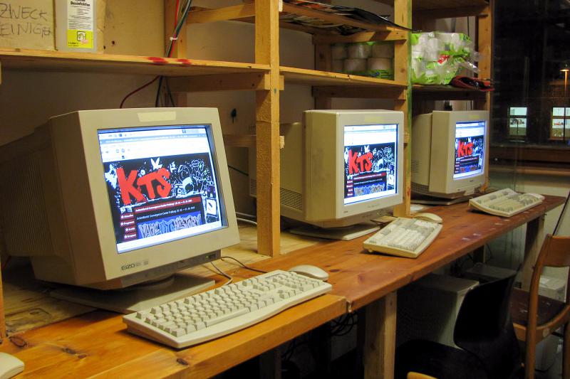 25.03.2009, In der KTS wurde Infrastruktur für die Proteste gegen den NATO-Gipfel in Strasbourg und Kehl zur Verfügung gestellt: Convergence Center, Medienzentrum und ein Ticker des neu gegründeten Indymedia linksunten. 25.03.2009, In der KTS wurde Infrastruktur für die Proteste gegen den NATO-Gipfel in Strasbourg und Kehl zur Verfügung gestellt: Convergence Center, Medienzentrum und ein Ticker des neu gegründeten Indymedia linksunten.